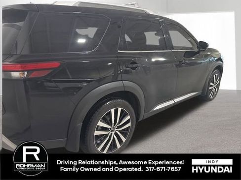 Used 2023 Nissan Pathfinder Platinum w/ Cargo Package image 5