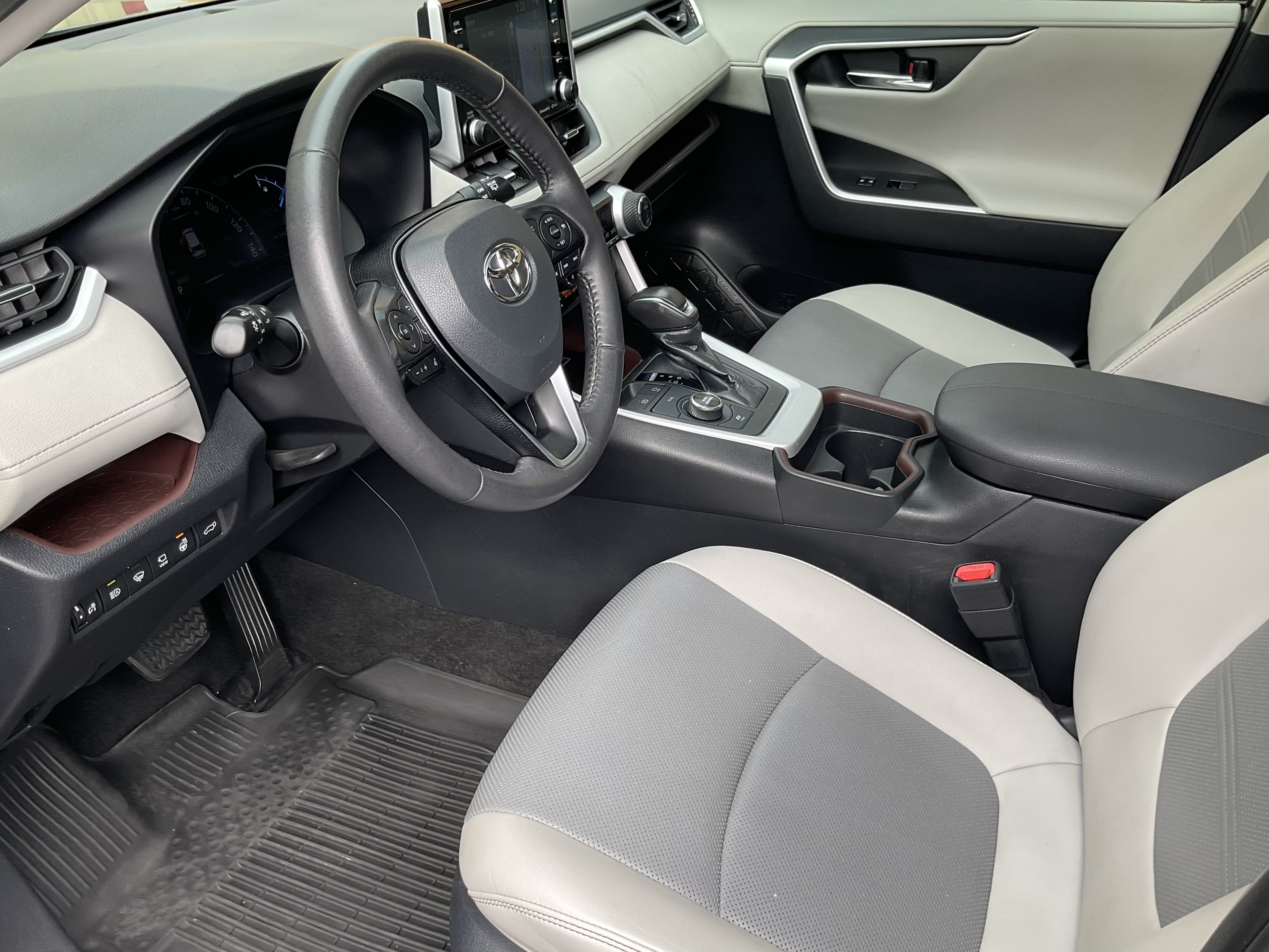 Used 2021 Toyota RAV4 Limited AWD/4WD image 33