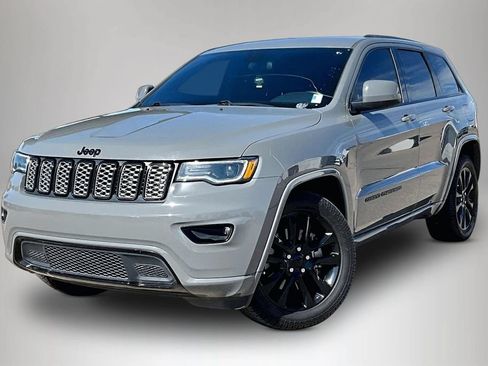 Used 2021 Jeep Grand Cherokee Laredo X RWD image 3