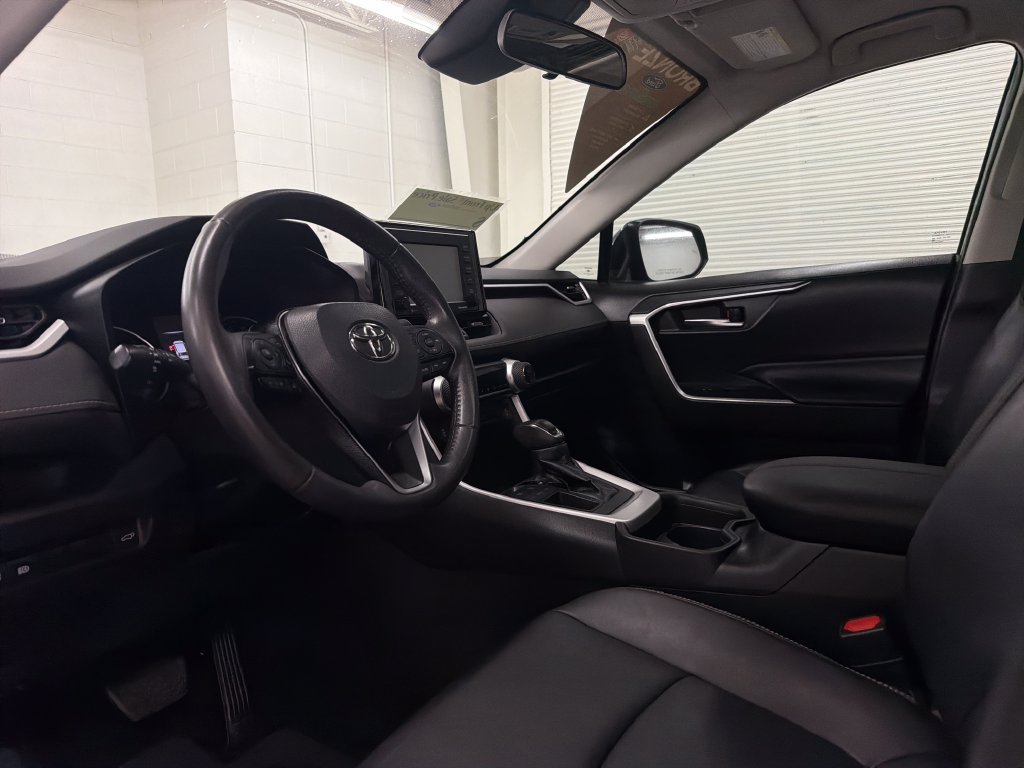 Used 2021 Toyota RAV4 XLE Premium FWD image 4