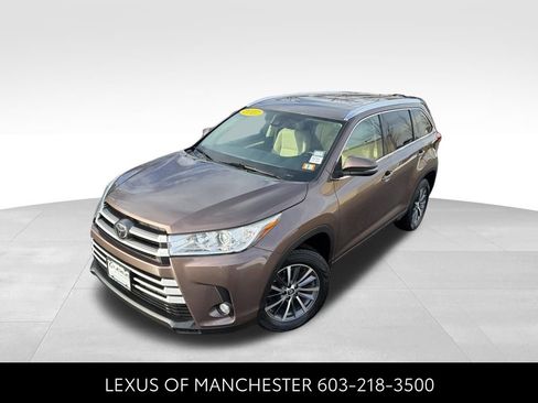 Used 2017 Toyota Highlander XLE image 1