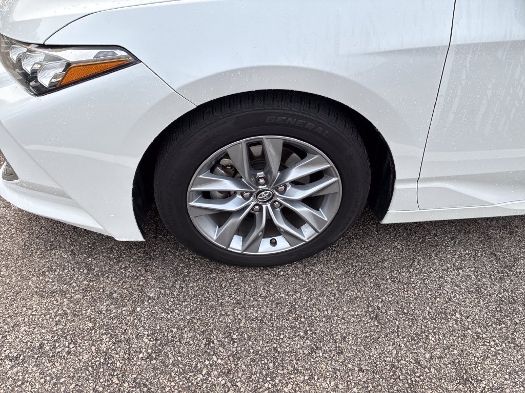 Used 2019 Toyota Avalon XLE w/ Moonroof Package FWD image 10