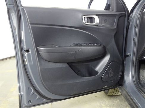 Used 2024 Hyundai Venue SEL image 16