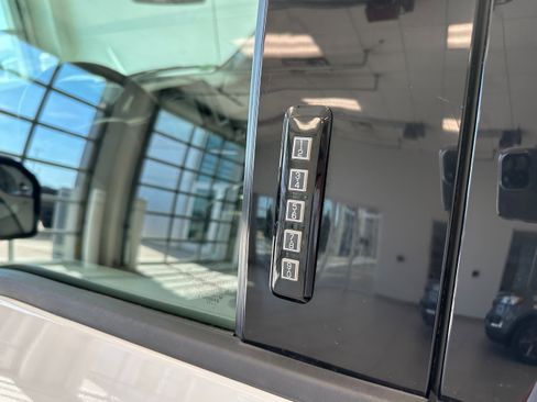 Used 2018 Ford F150 XLT w/ Equipment Group 302A Luxury AWD/4WD image 9