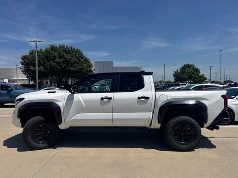 Used 2025 Toyota Tacoma TRD Pro AWD/4WD image 5