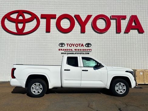 New 2025 Toyota Tundra SR image 5