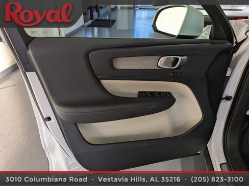 Used 2023 Volvo XC40 B5 Plus w/ Protection Package Premier image 17