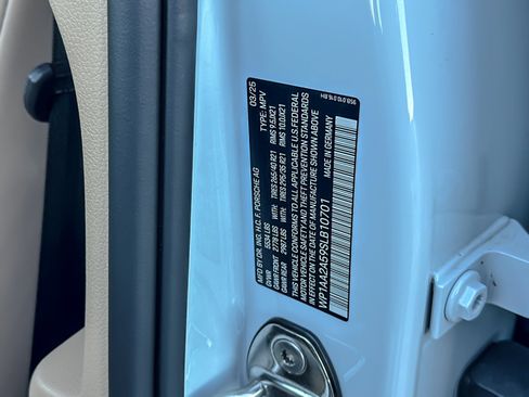 Used 2025 Porsche Macan image 28