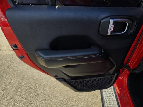 Used 2019 Jeep Wrangler Unlimited Sahara image 22