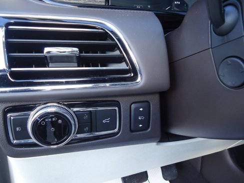 Used 2020 Lincoln Navigator Black Label w/ Cargo Convenience Package image 14