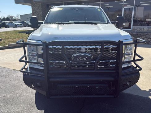 Used 2023 Ford F250 XLT AWD/4WD image 2