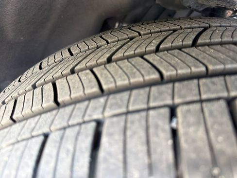 Used 2025 Ford Explorer Platinum RWD image 31