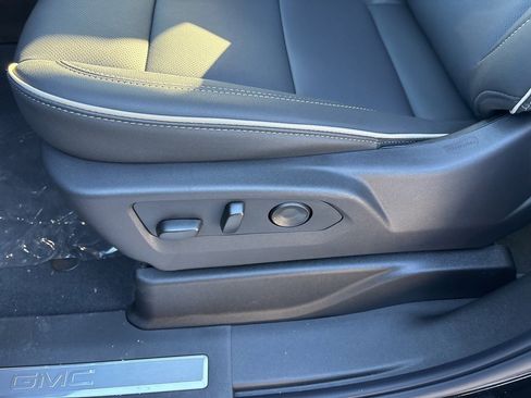 New 2026 GMC Yukon Elevation image 24