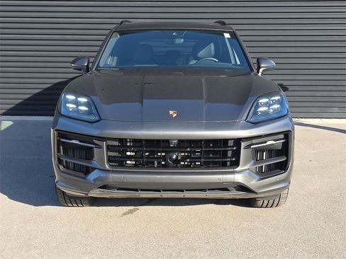 Used 2025 Porsche Cayenne image 10
