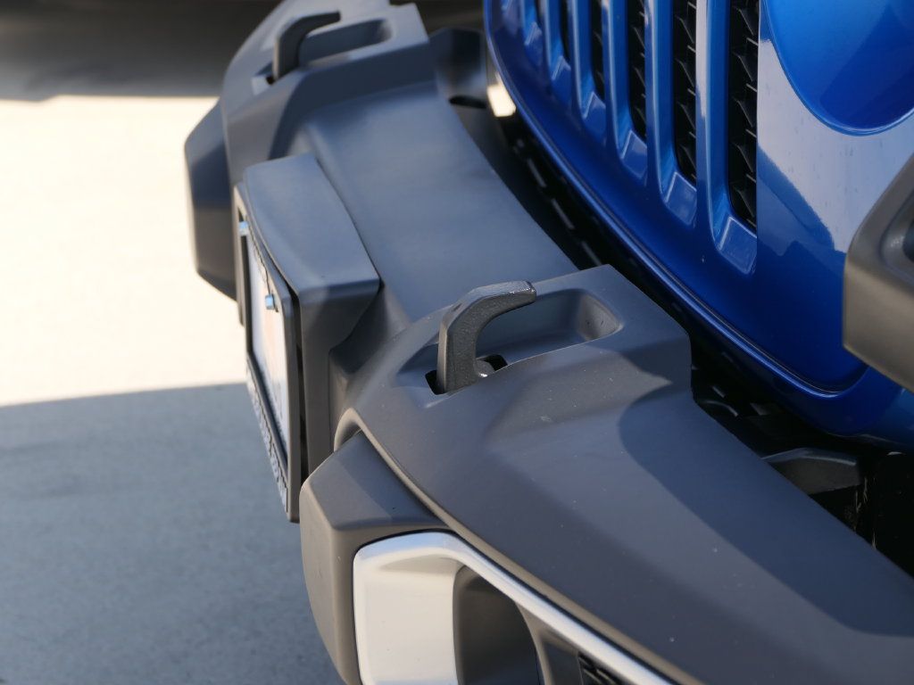 Certified 2023 Jeep Gladiator Sport AWD/4WD image 10