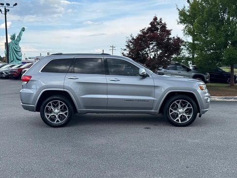 Used 2019 Jeep Grand Cherokee Overland RWD image 2