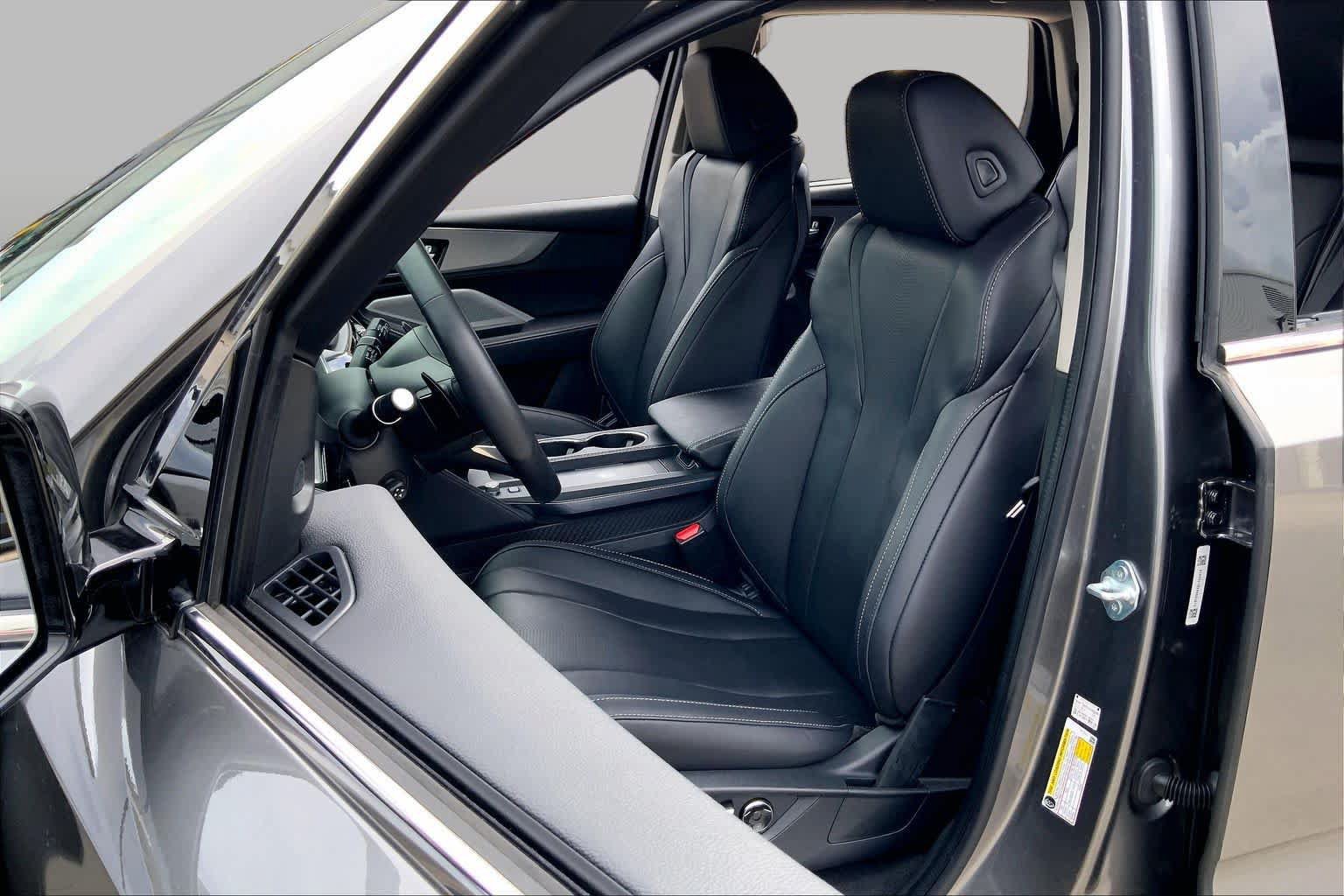 Used 2025 Acura MDX w/ Technology Package FWD image 8