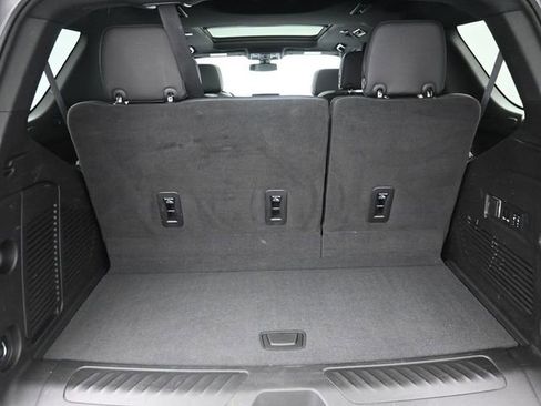 Used 2022 GMC Yukon SLT w/ SLT Premium Package image 35