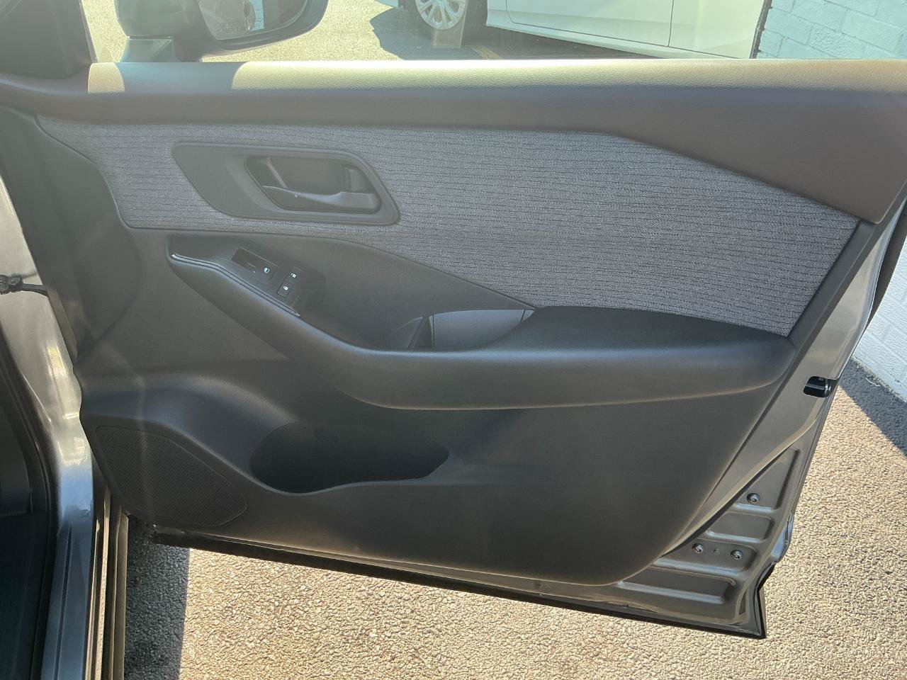 Used 2023 Nissan Rogue S AWD/4WD image 23