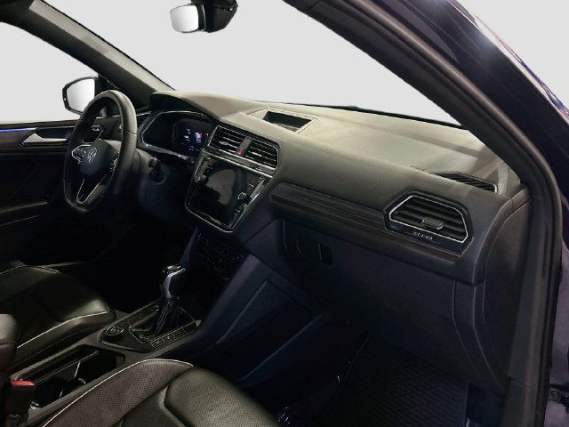 Used 2022 Volkswagen Tiguan SEL R-Line AWD/4WD image 31