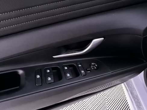 Used 2025 Hyundai Elantra SEL image 15