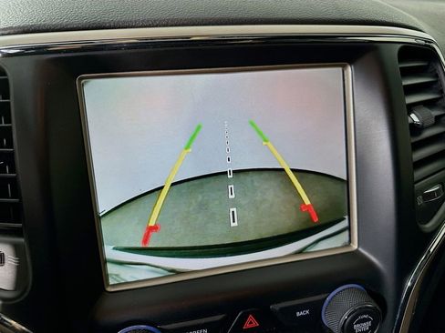 Used 2015 Jeep Grand Cherokee Altitude image 16