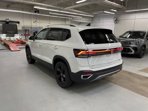 New 2026 Volkswagen Taos SEL AWD/4WD image 2