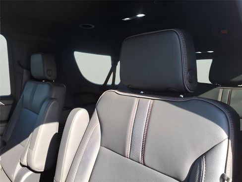 Used 2022 Chevrolet Suburban RST w/ Sport Performance Package image 14