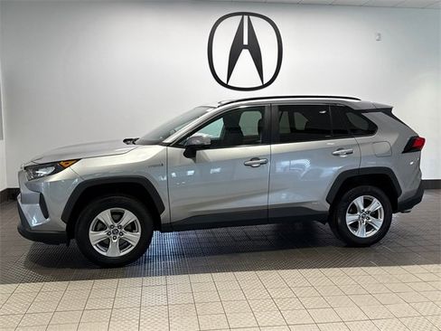 Used 2019 Toyota RAV4 LE image 3