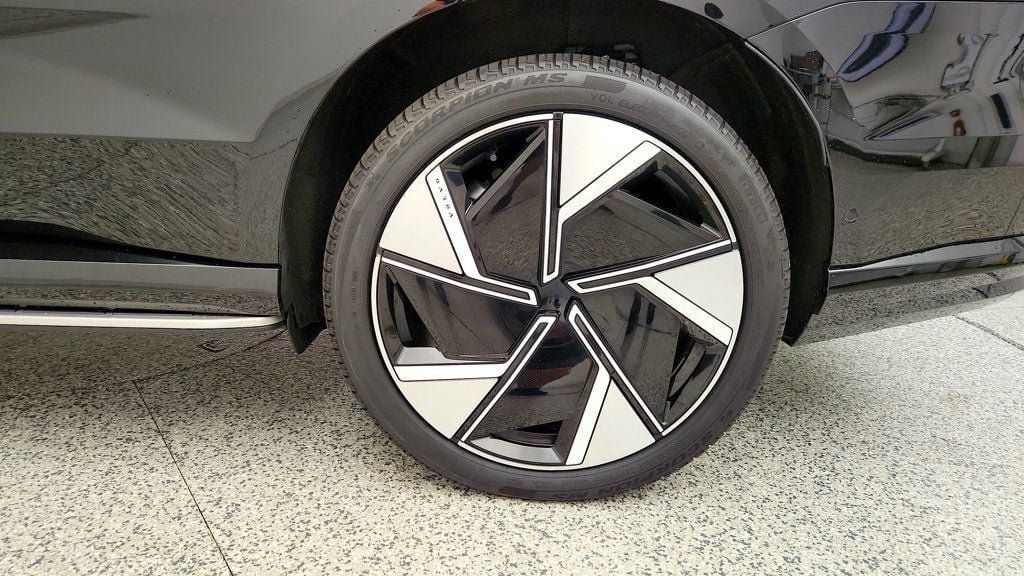 Used 2025 Volvo EX90 Ultra AWD/4WD image 9