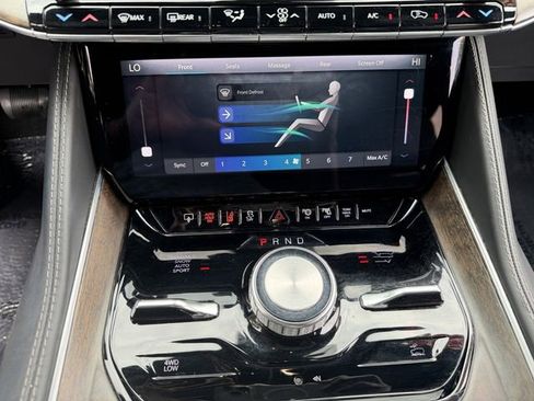 Used 2022 Jeep Grand Wagoneer Series II w/ Premium Group II AWD/4WD image 17