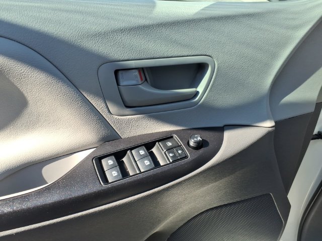 Used 2018 Toyota Sienna L FWD image 6