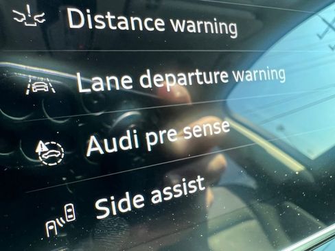 Used 2023 Audi Q7 3.0T Premium w/ Convenience Package AWD/4WD image 40