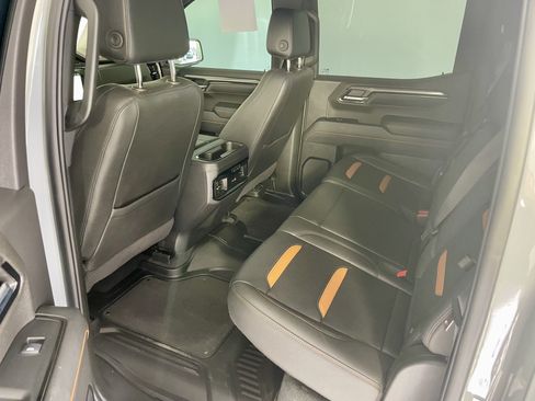 Used 2024 GMC Sierra 1500 AT4 w/ Technology Package AWD/4WD image 11