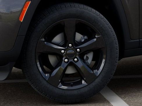 New 2026 Jeep Grand Cherokee Limited w/ Limited Altitude Package AWD/4WD image 8