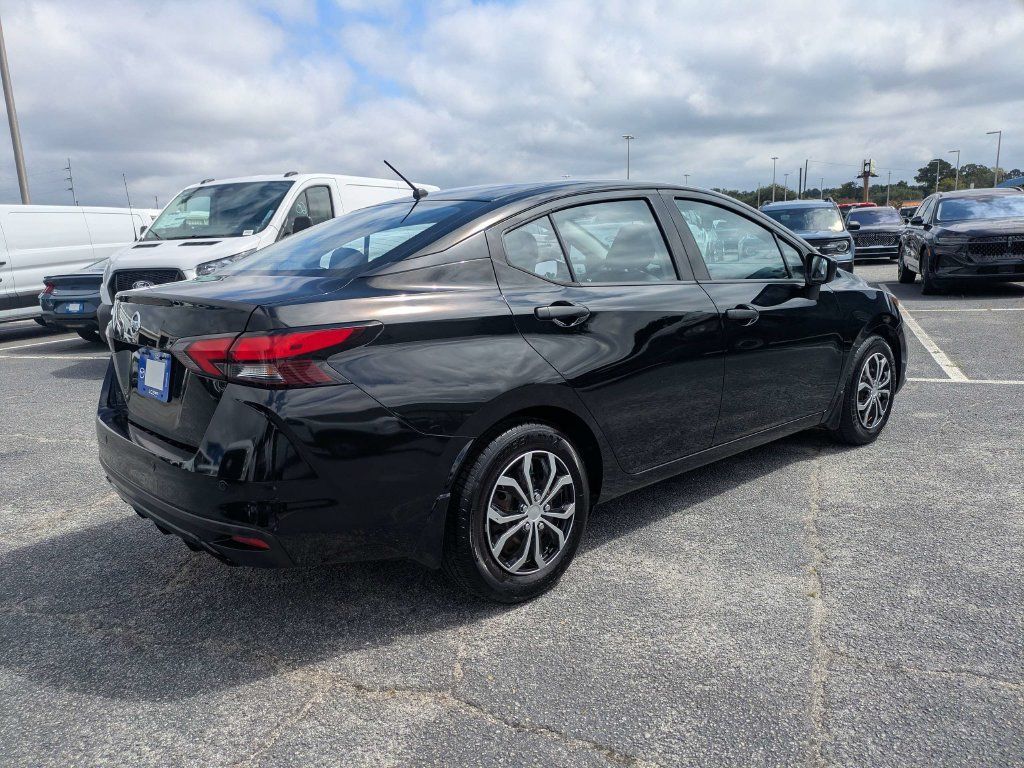 Used 2020 Nissan Versa S FWD image 5