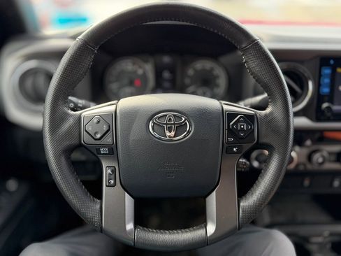 Used 2017 Toyota Tacoma TRD Off-Road w/ Tow Package image 6