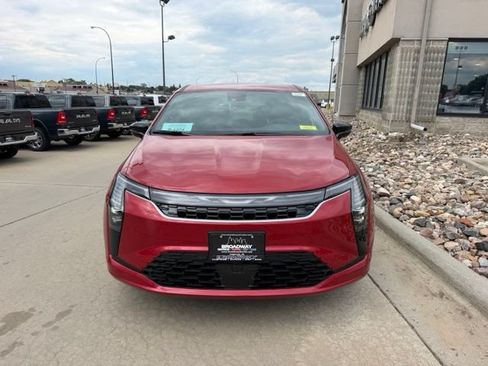 New 2027 Chrysler Pacifica Select FWD image 2