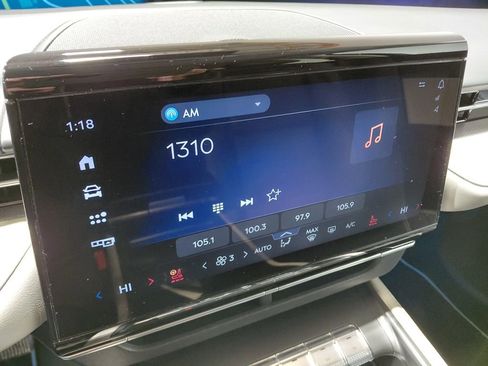 Used 2025 Lincoln Nautilus Premier image 30