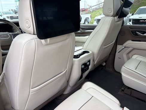 Used 2023 GMC Yukon XL Denali w/ Advanced Technology Package image 28