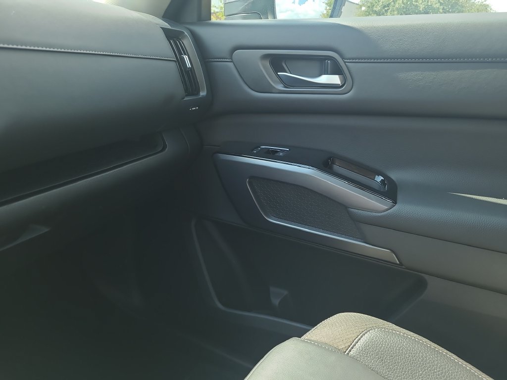 Certified 2025 Nissan Pathfinder SL FWD image 22