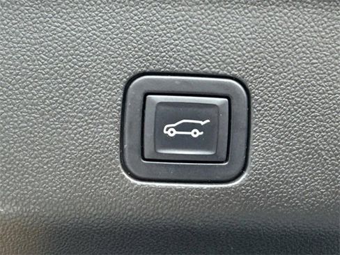 Used 2022 Cadillac Escalade Luxury image 13