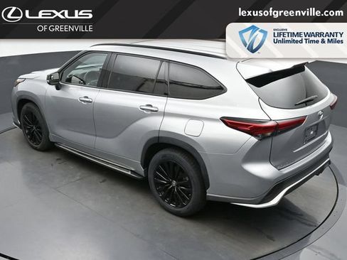 Used 2023 Toyota Highlander XSE FWD image 46