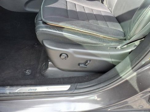 Used 2019 Jeep Grand Cherokee Limited image 5