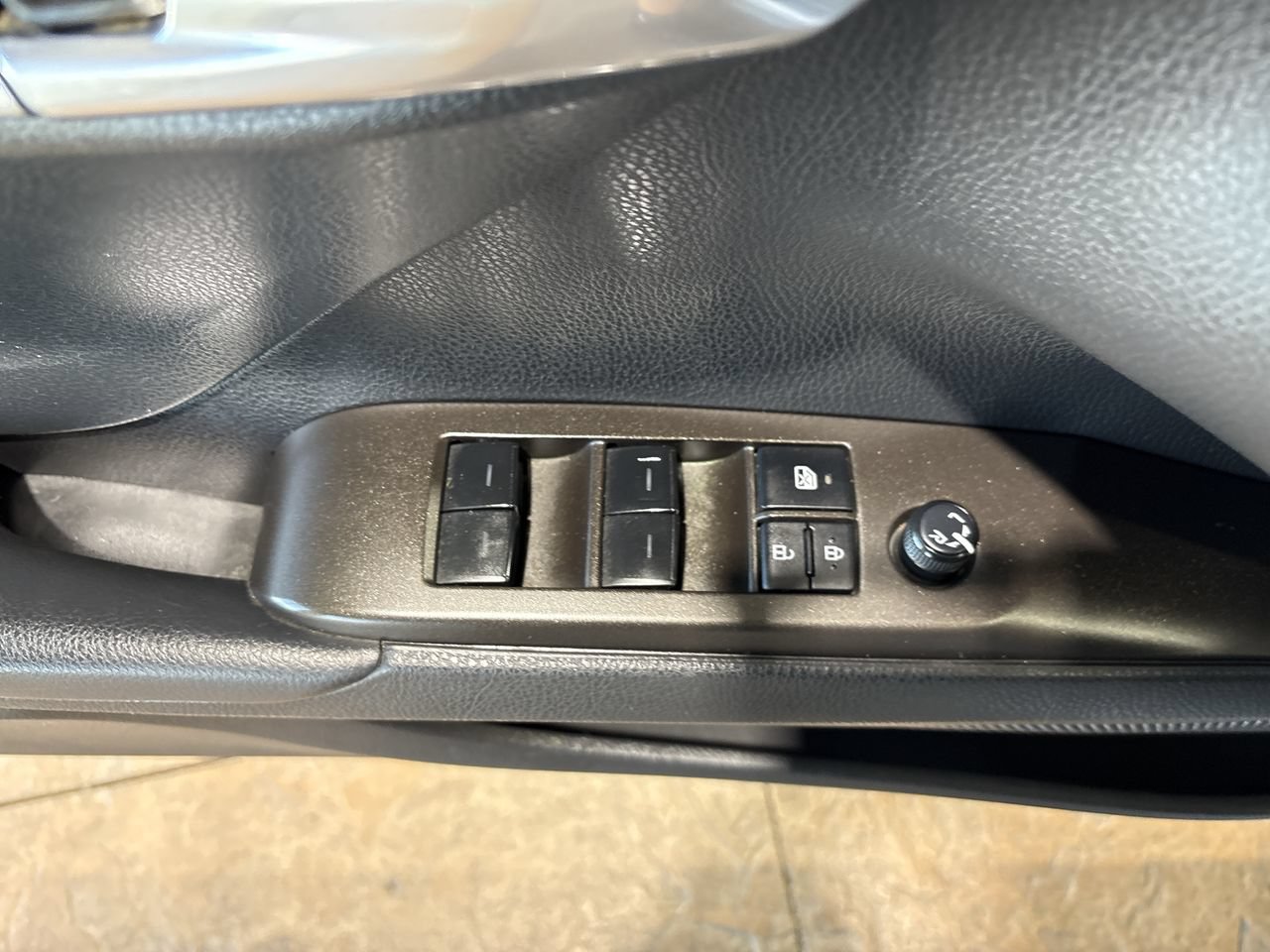 Used 2023 Toyota Camry SE FWD image 13