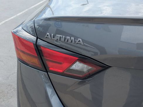 Used 2025 Nissan Altima 2.5 SV FWD image 5