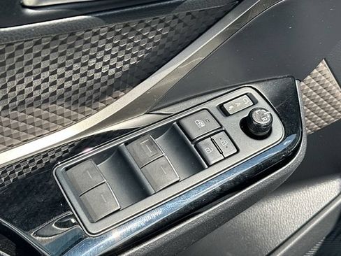 Used 2021 Toyota C-HR Limited FWD image 16