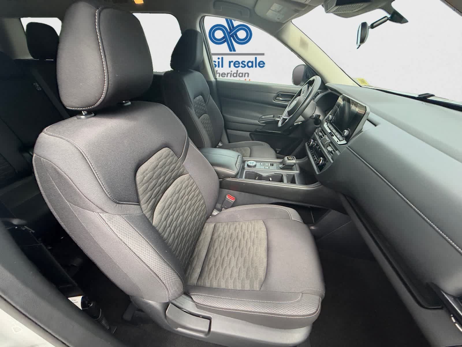 Used 2024 Nissan Pathfinder S AWD/4WD image 19
