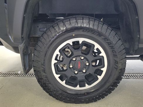 Used 2024 Toyota Tacoma TRD Off-Road w/ TRD Off Road Premium Package AWD/4WD image 5