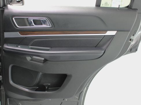 Used 2018 Ford Explorer Limited image 48